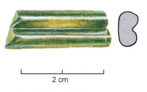 BRC-3576 - Bracelet Geb. 34a
verre
TPQ : -150 - TAQ : -100
Bracelet peu épais, de couleur verte (souvent foncée), sans décor et caractérisé par un sillon médian délimitant deux côtes d'égales dimensions.