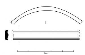 BRC-3655 - Bracelet à jonc rubané et mouluré
bronze
TPQ : -150 - TAQ : -30
Bracelet fermé composé d'un jonc plat de section rubanée présentant des moulures transversales.