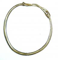 BRC-4004 - Bracelet filiforme à extrémités nouées
or
TPQ : 1 - TAQ : 300
Bracelet constitué d'un simple fil enroulé sur lui-même, de section régulière ou très légèrement renflée au centre ; le système de fermeture est composé d'enroulements coulissants, permettant dans une  certaine mesure de régler le diamètre de la parure.