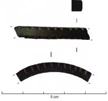 BRC-4090 - Bracelet
jais
TPQ : 250 - TAQ : 400
Bracelet fermé, de section quadrangulaire, à jonc orné d'encoches perpendiculaires sur la tranche externe.