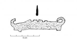 BRI-5002 - Briquet
fer
Briquet constitué d'une lame rectiligne avec extrémités repliées sur elles-mêmes.  La partie la plus épaisse est dotée de deux ergots latéraux, la plus fine de 3 encoches centrales.
