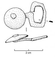 BTA-4007 - Bouton à anneau
bronze
Bouton à anneau à disque lisse, légèrement bombé et creux par-dessous ; l'anneau est de forme quadrangulaire.