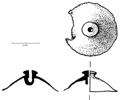 BTN-2012 - Bouton à bélière de type Ascros
bronze
Bouton plat, légèrement bombé, avec un cabochon biconique, aplati au sommet et percé d'un trou vertical; au revers, bélière coulée pour la fixation.