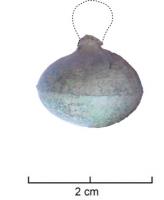 BTN-8004 - Bouton à double calotte
cuivre
Bouton composé de deux calottes en alliage cuivreux, hémisphériques, dont l'une est perforé pour accueillir un fil en forme de boucle, formant la bélière. Les formats sont très variables.