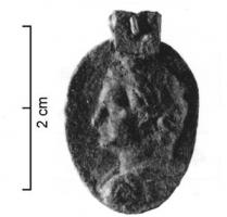 BTS-4168 - Boîte à sceau de forme ovale
bronze
TPQ : 80 - TAQ : 150
Boîte à sceau de forme ovale ; sur le couvercle, dont le sommet forme une fenêtre repliée vers la face supérieure, buste d'homme à gauche (portrait impérial ?), embouti et en léger relief.