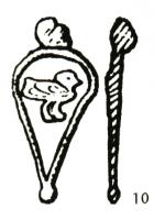 BTS-4215 - Boîte à sceau émaillée en forme de goutte
bronze
TPQ : 150 - TAQ : 300
Boîte à sceau en forme de goutte creusée d'une unique loge d'émail au centre de laquelle se trouve gravé ou riveté un oiseau ; et bouton terminal.