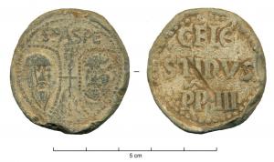 BUL-9070 - Bulle pontificale
plomb
Disque épais en plomb, perforé pour le passage de rubans, et frappé au nom du pape émetteur : sur une face, les têtes schématisées de Pierre et Paul, SPA - SPE ; au revers : CELE / STINVS / .PP.III. (Célestin III, pape de 1191 à 1198).
