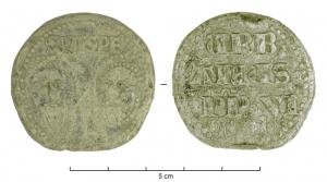 BUL-9097 - Bulle pontificale
plomb
Disque épais en plomb, perforé pour le passage de rubans, et frappé au nom du pape émetteur : sur une face, les têtes schématisées de Pierre et Paul, SPA - SPE ; au revers : (Urbain VI, pape de 1378 à 1389).