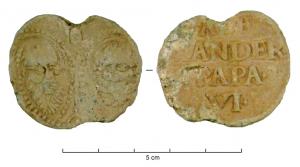 BUL-9109 - Bulle pontificaleplombD'un premier boulloterion:
Bulle biface.
Face: type hagiographique. Revers: type aniconique.
Tablette en plomb, avec gouttière pour le passage de l'attache.
Module rond, de 38,1 mm de diamètre.
Face: en plein champ, les têtes des apôtres Paul et Pierre, chacune dans un cordon de points, |de part et d'autre d'une croix latine] et surmontées des lettres 
S(anctus) PA(ulus) . S(anctus) PE(trus)
le champ cerné d'un cordon circulaire de points.
Revers : le nom du pape et son titre, au nominatif, en lettres capitales, sur quatre lignes
[(point/fleuron)] ALE | [(point/fleuron)] XANDER (point/fleuron) | (point/fleuron) PAPA (point/fleuron) | (point/fleuron) VI (point/fleuron)
le champ cerné d'un cordon circulaire de points (traces).

D'un second boulloterion:
Bulle biface.
Face: type hagiographique. Revers: type aniconique.
Tablette en plomb, avec gouttière pour le passage de l'attache.
Module rond, de 30,7 mm de diamètre.
Face (usée): les têtes des apôtres surmontées de leurs noms...
Revers: le nom du pape et son titre au nominatif, en lettres capitales, sur trois lignes
ALEX | ANDER | P(a)P(a) VI
le champ cerné d'un cordon circulaire de points.  

(Alexandre VI. pape de 1492 à 1503).