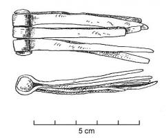 CHA-4109 - Charnière à fiches
fer
Charnière composée de trois pitons fermés à double pointe, reliés et articulés autour d'un rivet. Tige de section rectangulaire repliée symétriquement formant ainsi deux fiches appointées.