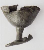 CIC-6001 - Calice
étain
Coupe à pied consacrée, dans la religion chrétienne, à la présentation et la distribution du vin de messe.