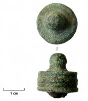 CLD-4008 - Clou décoratif
bronze, fer
Clou en bronze, coulé sur une tige de fer, en forme de cylindre mouluré sumonté d'un bouton.