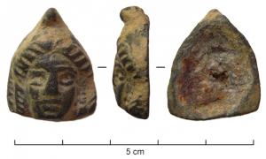 CLD-4048 - Clou décoratif : tête d'Attis
bronze, fer
Clou décoratif coulé, représentant une tête d'Attis au visage juvénile, encadrée par la chevelure et coiffée du bonnet phrygien.