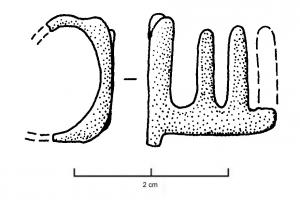 CLE-4083 - Clé-bague
bronze
Simple anneau à partir duquel se projette latéralement un panneton à dents perpendiculaires, destiné à une serrure à mouvement latéral.