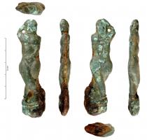 CNF-4027 - Canif : Venus pudique
bronze, fer
Canif dont le manche reproduit, sur son socle, une Venus pudique : le corps nu, pieds croisés et une main sur le pubis, l'autre relevant sa chevelure.
