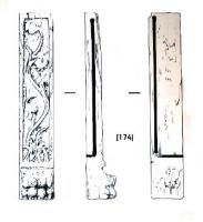 COF-4006 - Coffret à pied
ivoire
Coffret en ivoire à pieds de forme quadrangulaire présentant sur la face antérieure un apnneau en retrait à décor végétal. Le pied est également soigneusement sculpté en patte de fauve aux griffes bien détaillées.