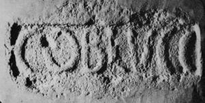 COV-4038 - Tuile estampillée COBLVCC
terre cuite
Tuile estampillée COBLVCC.