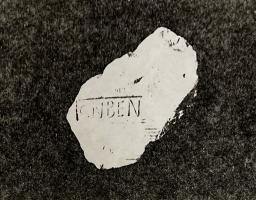 COV-4323 - Tuile estampillée CN.BEN
terre cuite
TPQ : 1 - TAQ : 200
Tuile estampillée CN.BEN, dans un cartouche rectangulaire (avec ou sans point de séparation).