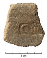 COV-4345 - Tuile estampillée C.TRI[---]terre cuiteTuile estampillée C.TRI[---], dans un cartouche rectangulaire aux petits côtés arrondis.