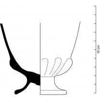 CPE-9003 - Coupe à piédouche et fond côtelé
verre
Coupe en verre généralement incolore, épais, posé sur une piédouche rapporté. Le fond est agrémenté de côtes moulées qui ne montent par forcément sur la coupe.