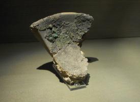 CRE-1001 - Creuset
terre cuite
Creuset (traces de métal) en forme de coupelle largement ouverte.