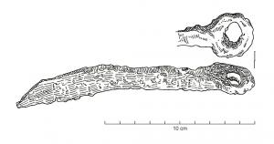 CTO-3018 - Couteau 
fer
Petit couteau à manche en fer, se terminant par un anneau fermé horizontal; le dos de la lame est convexe, le tranchant concave.
