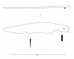 CTO-4056 - Couteau à courte soie plate rivetée
fer
Couteau à dos arqué, à lame plus ou moins droite et à pointe effilée. La soie, située dans l'axe de la lame, est  plate et devait former un manche relativement court, percée de trous pour la fixation rivetée.