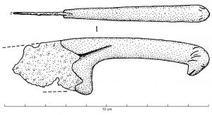 CTO-4080 - Couteau à manche figuré
fer, bronze
Couteau à manche coulé sur la soie de la lame en fer; le manche, assez court, comporte une virole festonnée du côté de la lame, et se termine par une tête d'oiseau.