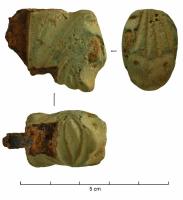 CTO-8008 - Couteau à mitre : tête animalefer, bronzeTPQ : 1475 - TAQ : 1600Mitre de tête d'un couteau, représentant une tête animale.