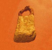 CUB-4116 - Curseur de balance
plomb sur fer
Curseur de forme pyramidale, coulé sur une boucle de suspension en fer.