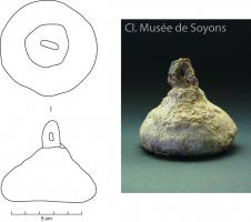 CUB-4119 - Curseur de balance
plomb sur fer
Curseur piriforme avec une base écrasée, coulé sur un anneau de suspension sommital en fer.