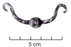 CUS-4022 - Agrafe de cotte de mailles
fer
Agrafe de cuirasse (cotte de mailles) composée de deux crochets arqués articulés sur un bouton central.