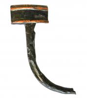 CVC-3005 - Clavette de char
fer, bronze
Clavette à tête trapézoïdale dotée de nervures horizontales décoratives, la tige peut se terminer par un bouton.