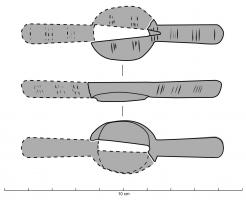 DAG-7022 - Garde de dague
bronze
Dague à garde plate et épaisse, de forme ovalaire, en bronze, percée d'une ouverture reproduisant le profil assymétrique de la lame; incisions sur la face supérieure ; ailettes latérales massives.