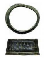 DCD-7005 - Dé à coudre ouvert
bronze
Dé à coudre réduit à un tronc de cône, ouvert au sommet ; le pourtour est couvert de petites dépressions destinées à caler le sommet de l'aiguille à coudre.