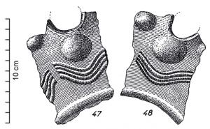 DCH-1004 - Moyeu de roue de char
bronze
Moyeu de roue de char présentant un bourrelet intérieur et orné de cannelures sinueuses et de bossettes.