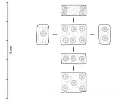 DEJ-3008 - Dé parallélépipédique (ancien)
os
Dé parallépipédique en os, avec un marquage d'ocelles ou de points indiquant les valeurs de 1 à 6 (parfois seulement de 3 à 6 pour les exemplaires les plus allongés).