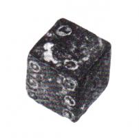 DEJ-4027 - Dé cubique
bronze
Dé cubique et massif, chiffrage de 1 à 6, indiqué par des cercles pointés.