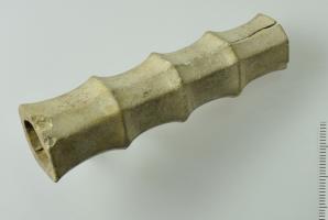 EPE-4012 - Poignée de glaive
os
Poignée ou fusée de manche en