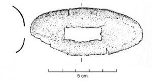 EPE-4039 - Garde de glaive ou d'épée
bronze
Garde ovale, en tôle, percée d'une ouverture centrale rectangulaire pour le passage de la soie.