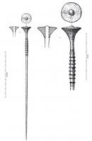 EPG-1028 - Epingle à tête évasée à faible renflement : type de Saint-Gervais
bronze
Epingle à tête évasée en trompette, avec un col cylindrique lisse de 1 ou 2 cm de longueur et un segment orné, peu ou pas renflé, portant un décor complexe. La tête est coulée séparément et emboîtée au sommet de la tige.