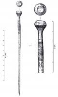 EPG-1093 - Epingle à grosse tête bi-tronconique
bronze
Epingle à tête bi-tronconique de diamètre supérieur à 9 mm et caractérisée par un méplat sommital important. Décor de stries sur le col ou (et) sur la tige.