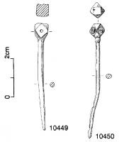 EPG-4430 - Épingle à tête polyédrique
bronze
TPQ : 350 - TAQ : 500
Epingle en bronze, généralement assez courte, à tête polyédrique (cube ou parallélépipède aux angles abattus) avec des ocelles sur les faces verticales.
