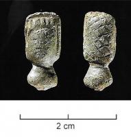 EPG-4614 - Epingle à tête figurée : buste
bronze
TPQ : 300 - TAQ : 400
Epingle dont le sommet figure un buste ; revers moins détaillé que la face antérieure.