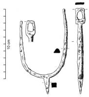 EPR-6008 - Éperon
fer
Eperon à arceau en U allongé, les branches se terminent par des bélières rectangulaires dans le prolongement des tiges ; section régulière, pointe rapportée dans l'axe.