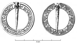 FER-7021 - Fermail inscrit
plomb
Fermail annulaire plat, ardillon bloqué dans une encoche;  légende moulée, prière ou nom de personne.