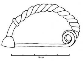 FIB-1148 - Fibule italique en anse de panier
bronze
Fibule en bronze à arc en demi-cercle orné d'une torsade; ressort unilatéral à une ou deux spires; porte-ardillon en plaque de petite taille.