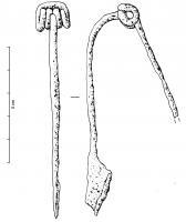 FIB-3026 - Fibule en fer à arc tendu
fer
TPQ : -80 - TAQ : -40
Fibule en fer à ressort bilatéral, 4 spires et corde externe ; arc très tendu, de section filiforme généralement ronde, parfois carrée, avec porte ardillon trapézoïdal plein.