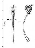 FIB-3065 - Fibule de Nauheim 5b2a
bronze
TPQ : -120 - TAQ : -50
Fibule de Nauheim (soit à ressort à 4 spires et corde interne, porte-ardillon trapézoïdal ajouré) mais à arc filiforme : section triangulaire avec côte médiane. Décor moulé conistsant en une série de protubérances en faibles de relief.