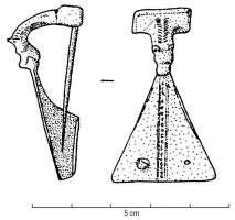 FIB-4065 - Fibule Feugère 18a
bronze
TPQ : -15 - TAQ : 10
Type à couvre-ressort quadrangulaire, arc trapu orné d'une profonde cannelure ou de côtes, terminé par une tête animale, la gueule ouverte sur le pied constitué d'une plaque triangulaire en queue de paon.